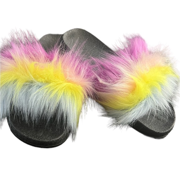 Faux fur colorful non slip slides - Picture 2 of 3